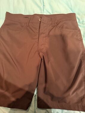 Under Armour Men's dark grey golf Flat-Front Performance Shorts